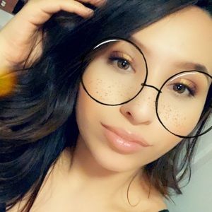 Meet your Posher, Denise